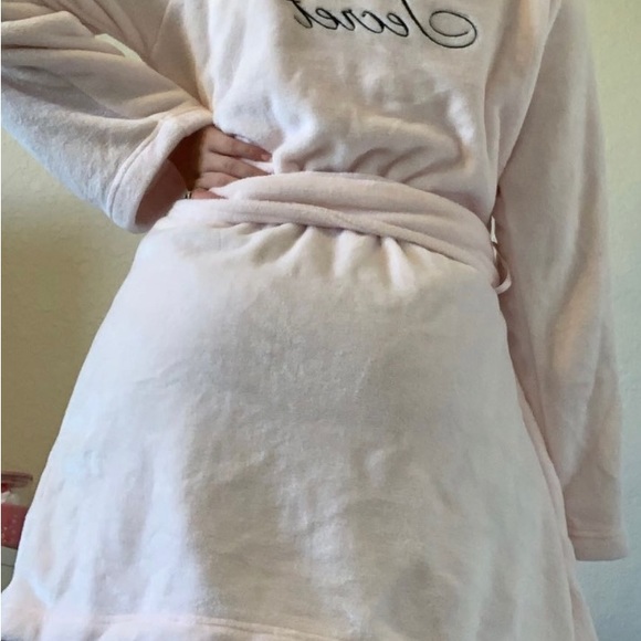Victoria’s Secret Robe - Picture 5 of 5